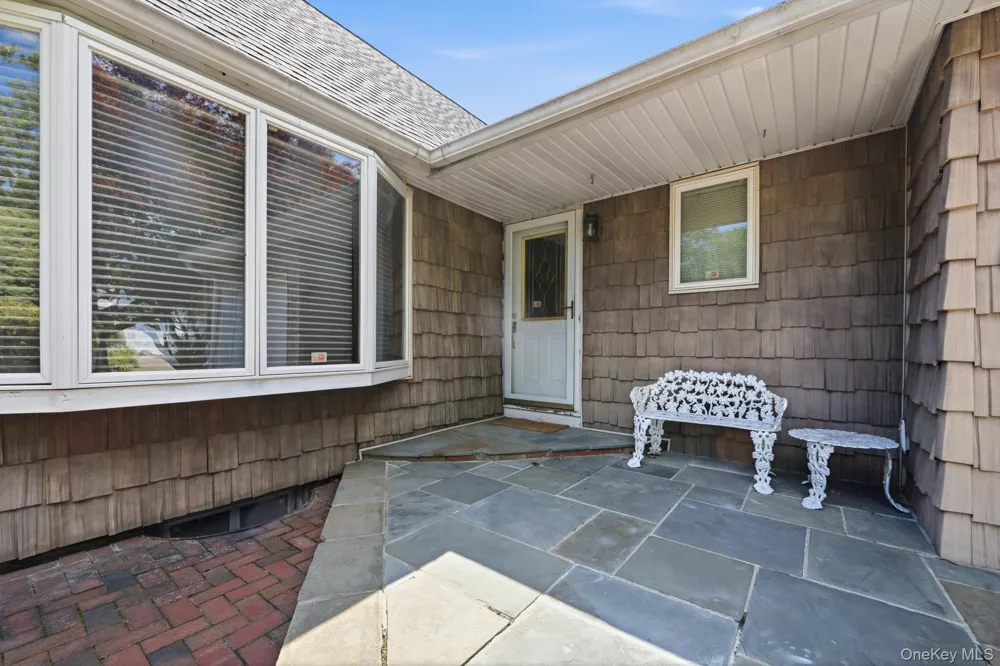 10 Arcadia Drive Dix Hills, NY 11746