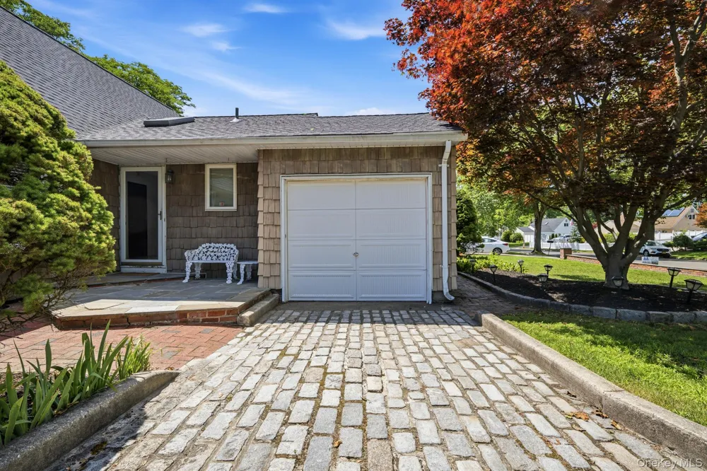 10 Arcadia Drive Dix Hills, NY 11746