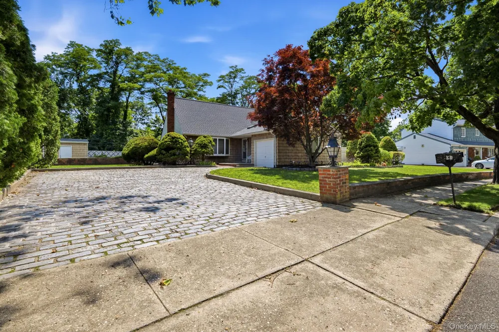 10 Arcadia Drive Dix Hills, NY 11746