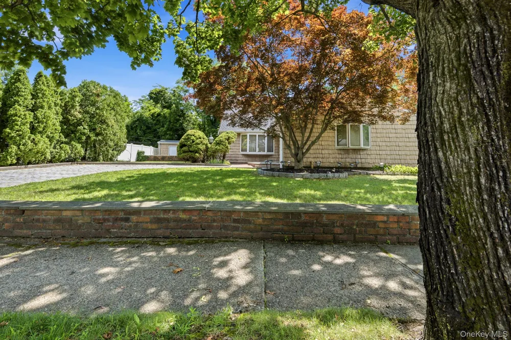 10 Arcadia Drive Dix Hills, NY 11746