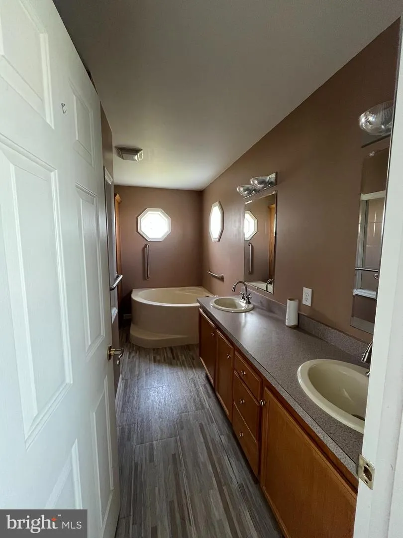 671 KYKUIT PLACE Easton, PA 18040