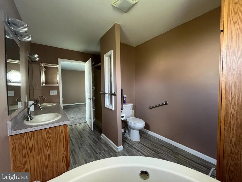 671 KYKUIT PLACE Easton, PA 18040