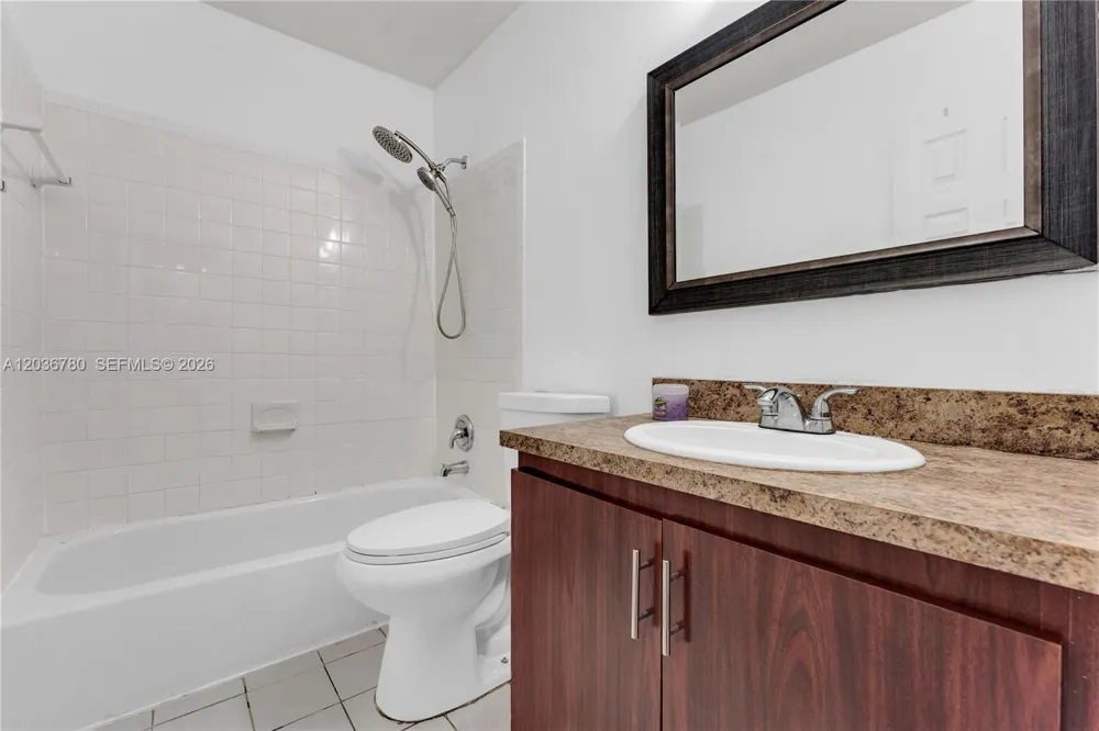 5653 Blueberry CT ## 2 Lauderhill, FL 33313