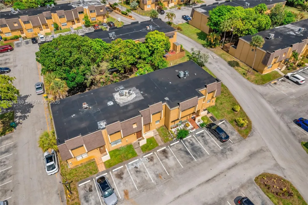 5653 Blueberry CT ## 2 Lauderhill, FL 33313