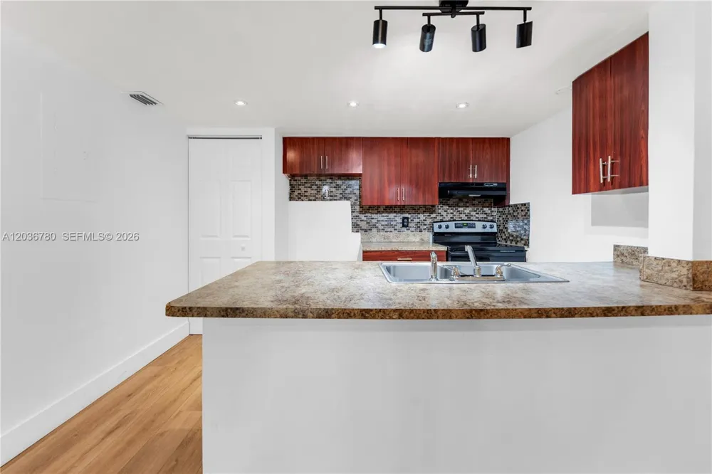 5653 Blueberry CT ## 2 Lauderhill, FL 33313