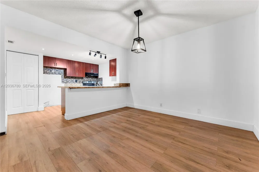 5653 Blueberry CT ## 2 Lauderhill, FL 33313