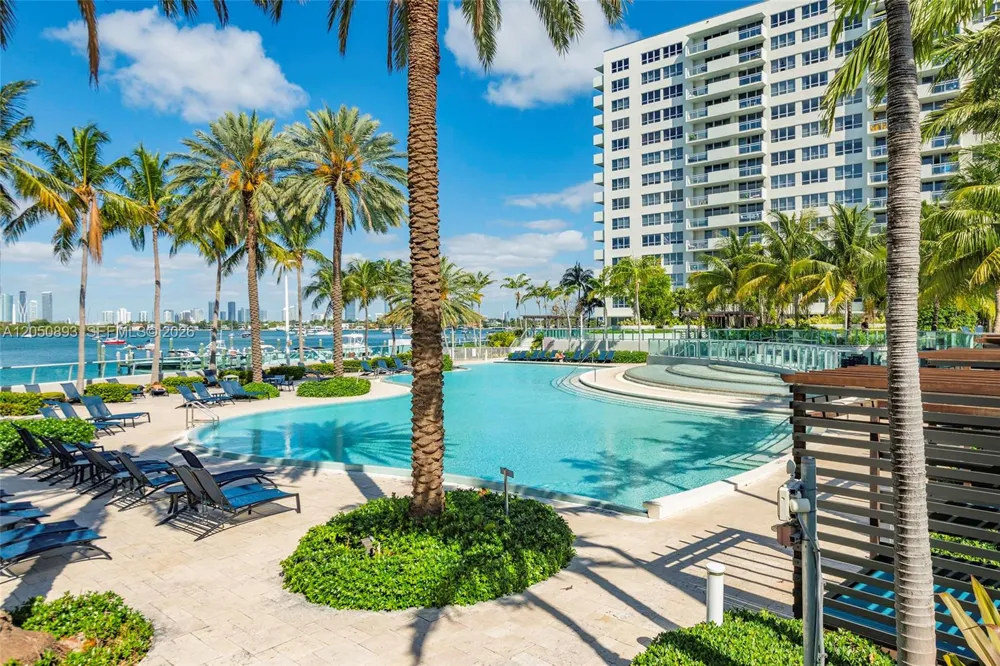 1500 Bay Rd #558S Miami Beach, FL 33139