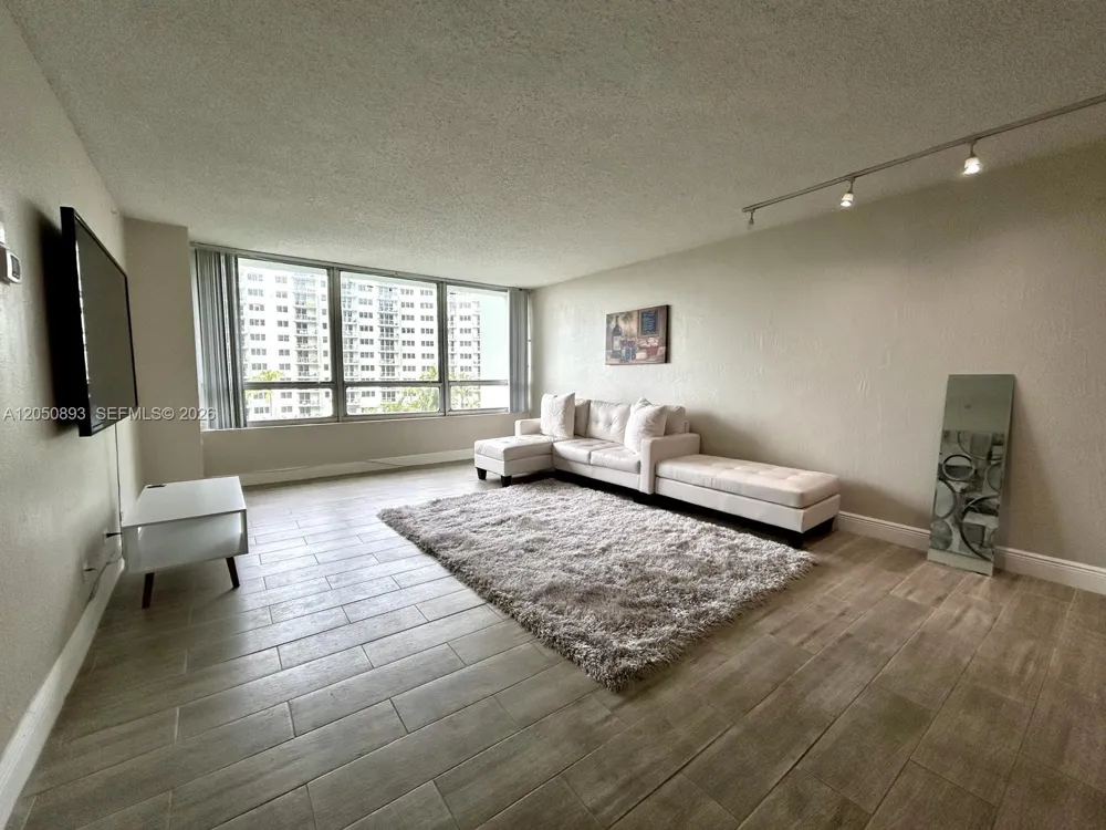 1500 Bay Rd #558S Miami Beach, FL 33139