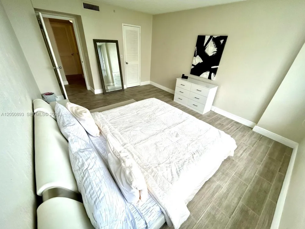 1500 Bay Rd #558S Miami Beach, FL 33139