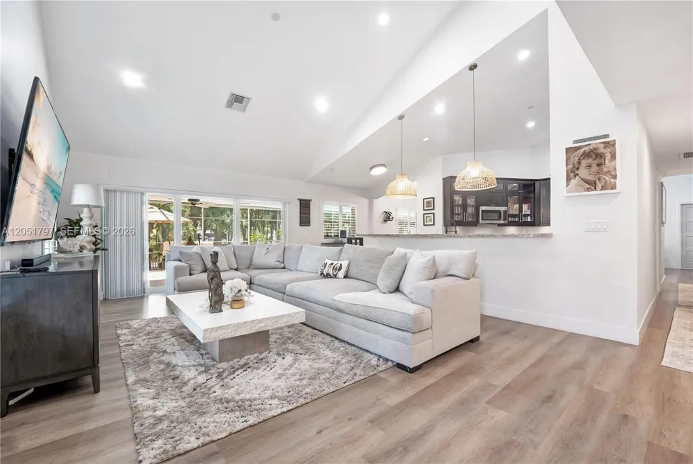 8265 SW 176th Ter Palmetto Bay, FL 33157
