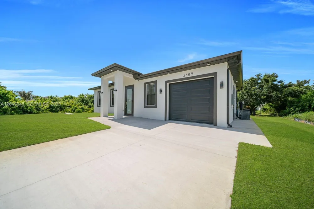 2609 21st ST SW Lehigh Acres, FL 33976