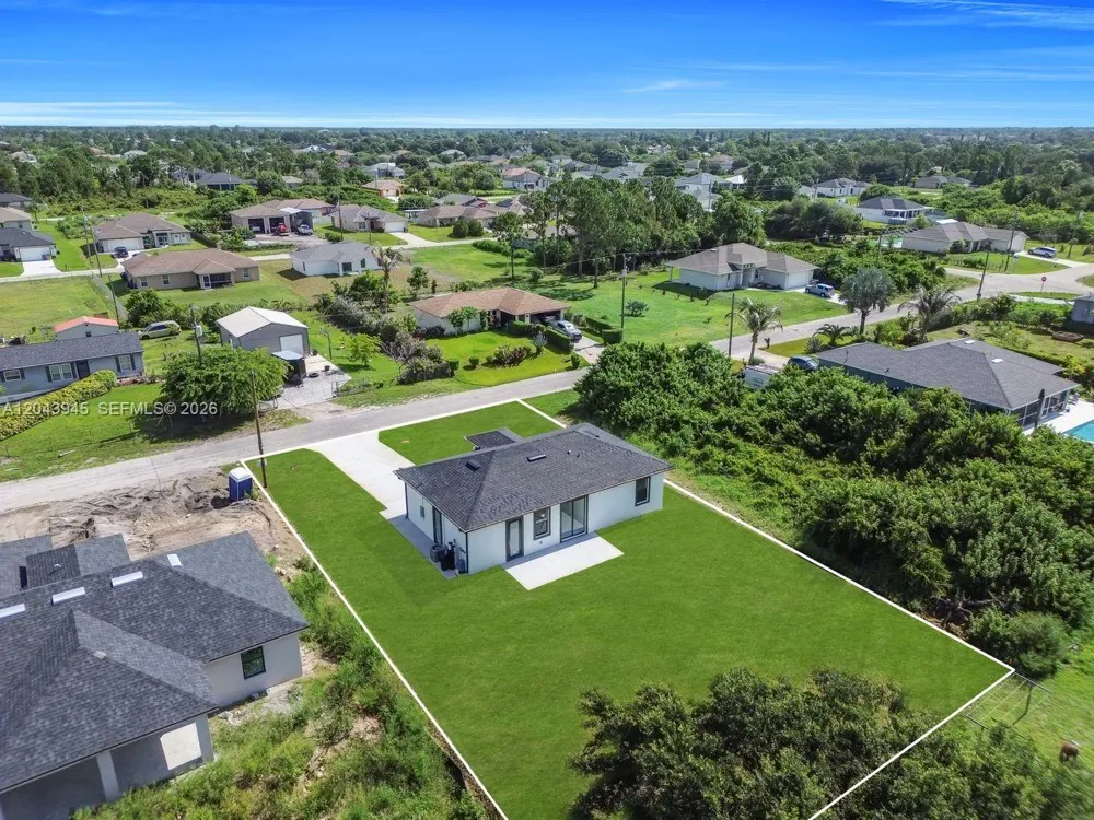 2609 21st ST SW Lehigh Acres, FL 33976