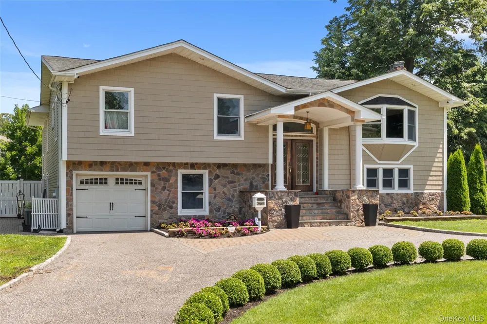 236 Windsor Avenue Brightwaters, NY 11718
