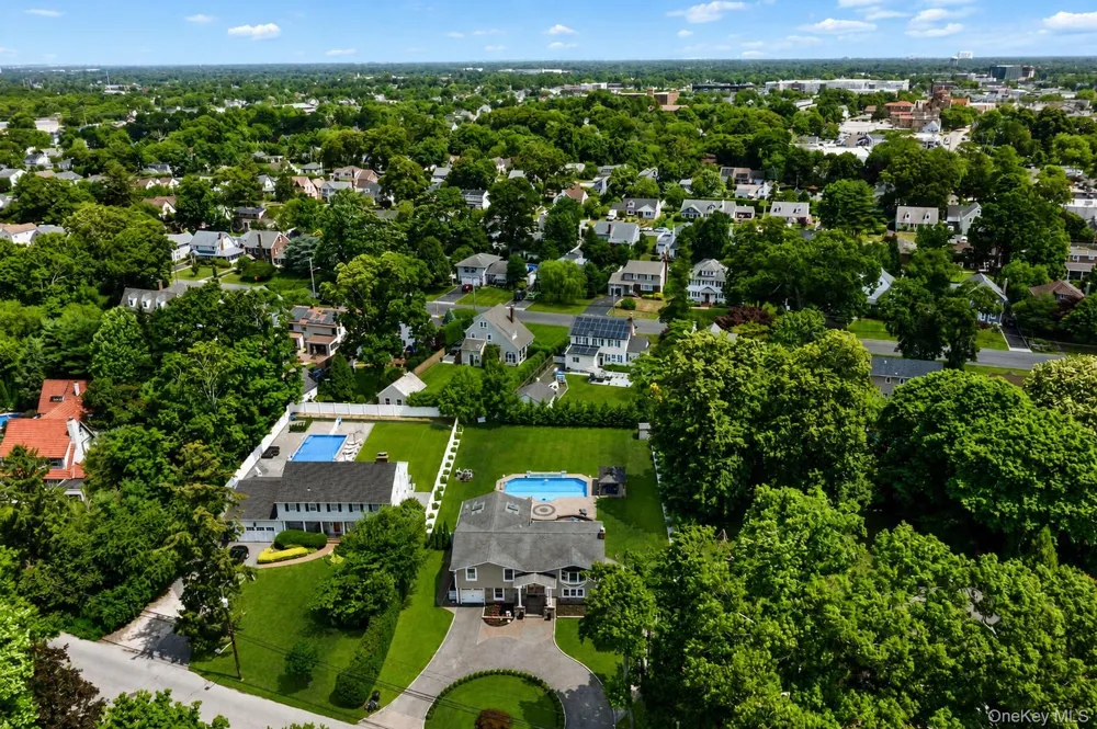 236 Windsor Avenue Brightwaters, NY 11718