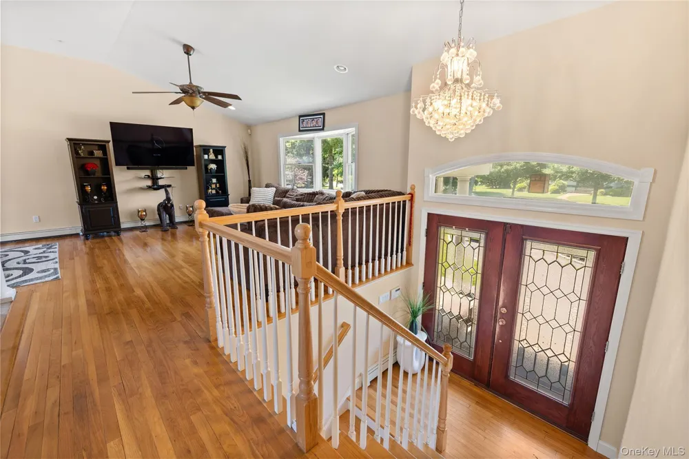 236 Windsor Avenue Brightwaters, NY 11718