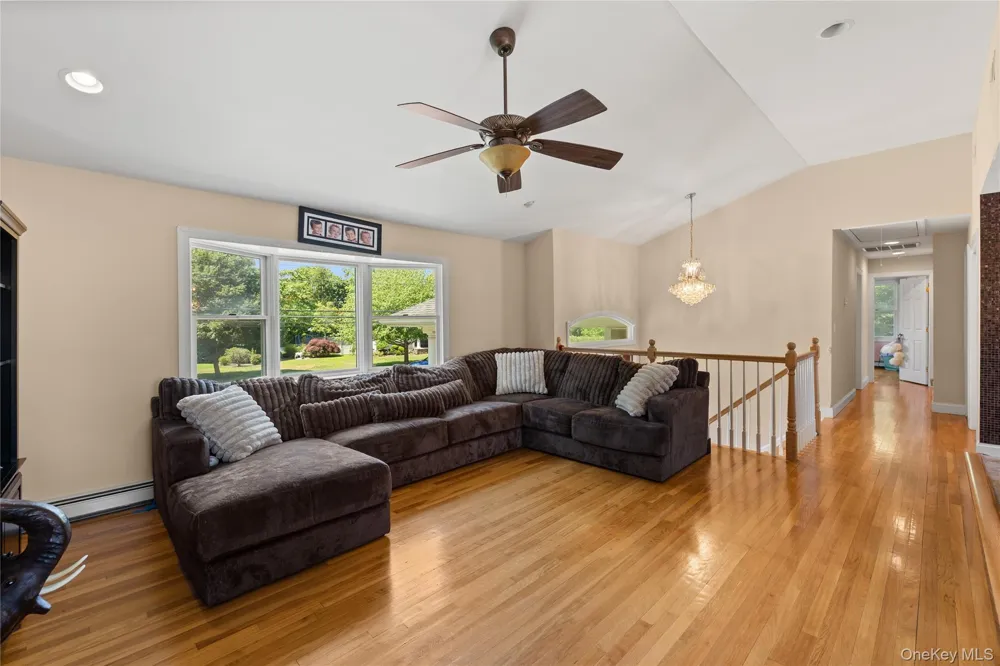 236 Windsor Avenue Brightwaters, NY 11718