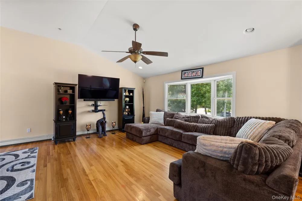236 Windsor Avenue Brightwaters, NY 11718