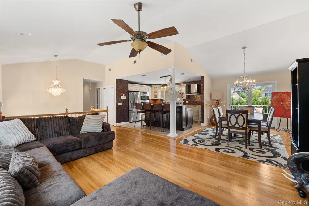 236 Windsor Avenue Brightwaters, NY 11718