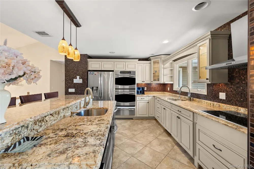 236 Windsor Avenue Brightwaters, NY 11718