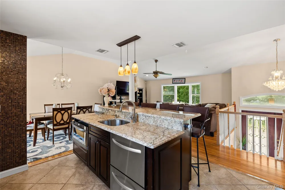 236 Windsor Avenue Brightwaters, NY 11718