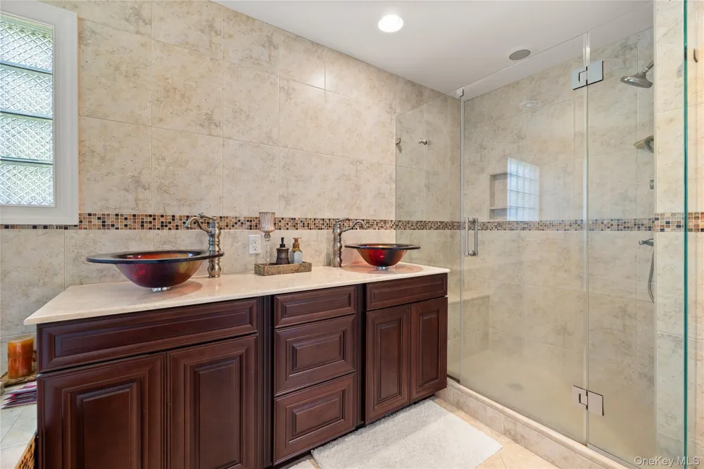 236 Windsor Avenue Brightwaters, NY 11718