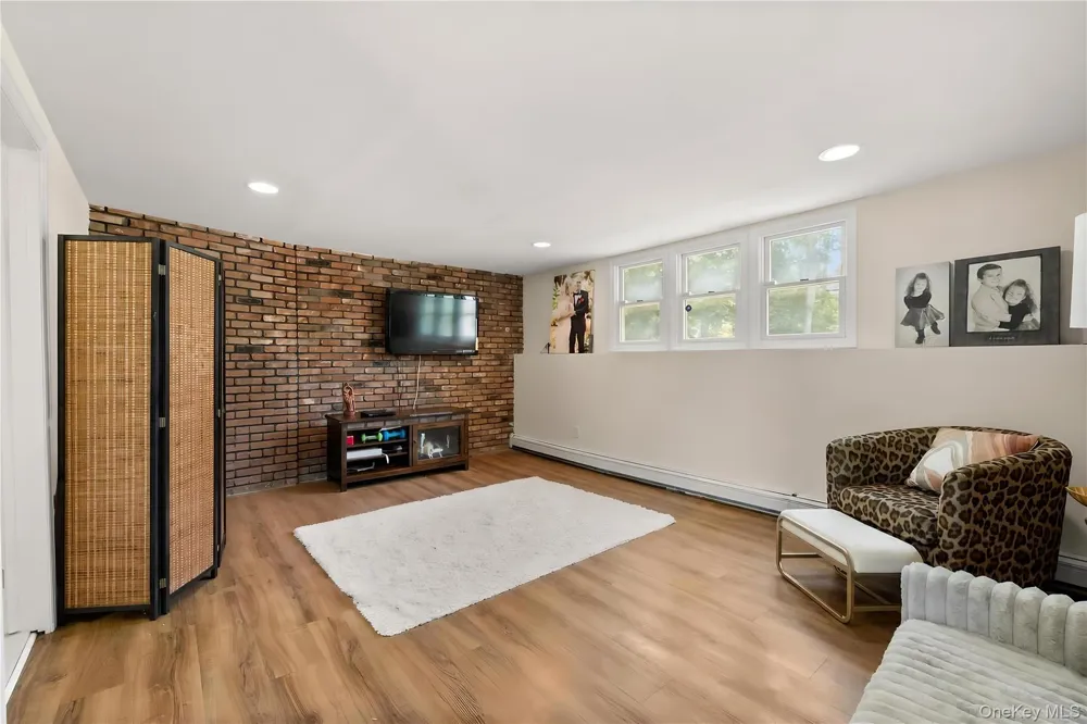 236 Windsor Avenue Brightwaters, NY 11718