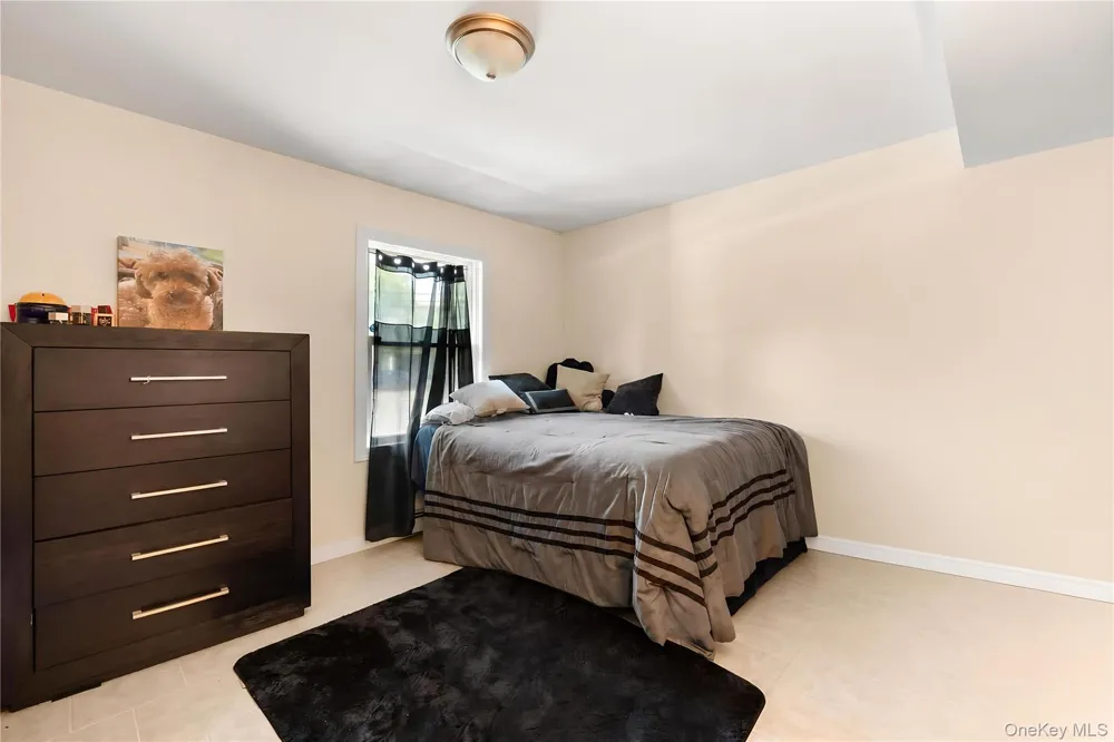236 Windsor Avenue Brightwaters, NY 11718