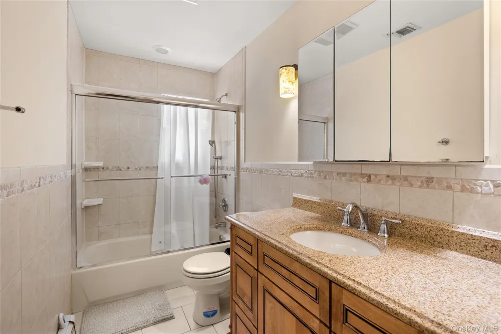 236 Windsor Avenue Brightwaters, NY 11718