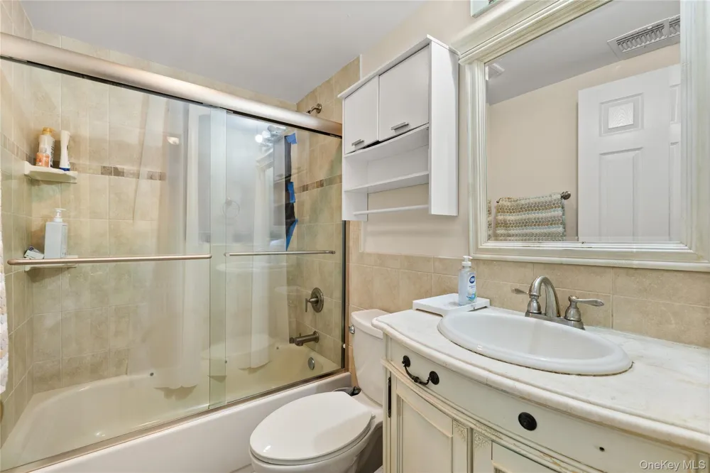236 Windsor Avenue Brightwaters, NY 11718