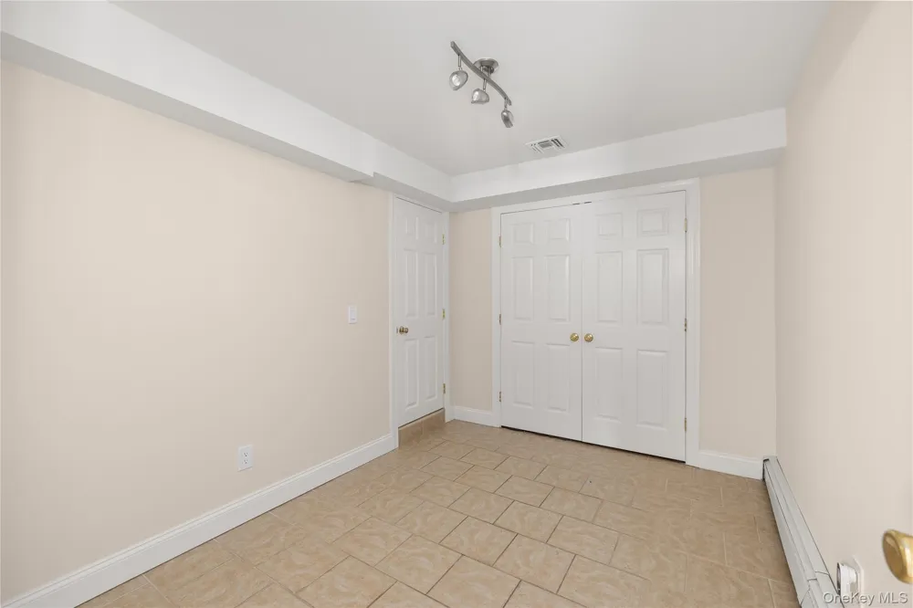 236 Windsor Avenue Brightwaters, NY 11718