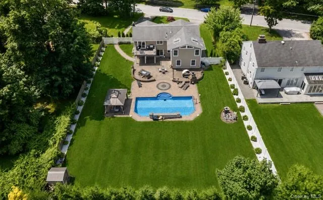 236 Windsor Avenue Brightwaters, NY 11718