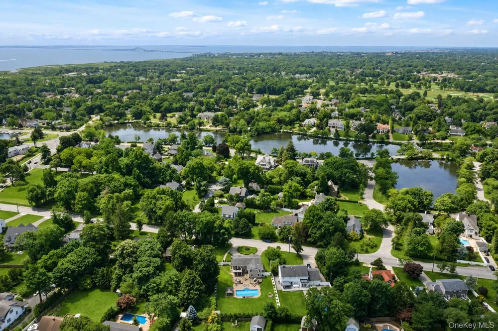 236 Windsor Avenue Brightwaters, NY 11718