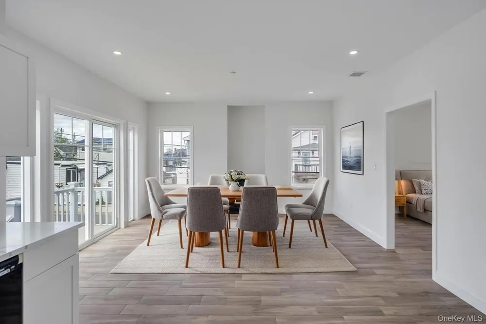 10 8th Avenue East Rockaway, NY 11518