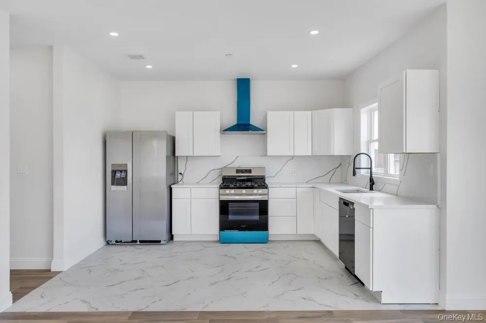 10 8th Avenue East Rockaway, NY 11518