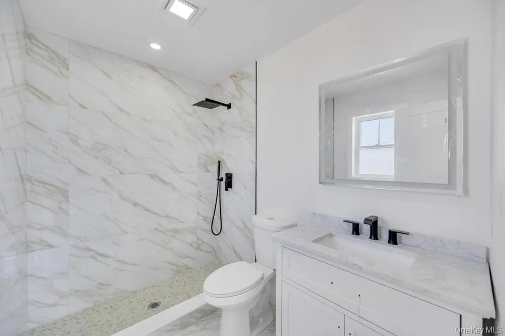 10 8th Avenue East Rockaway, NY 11518