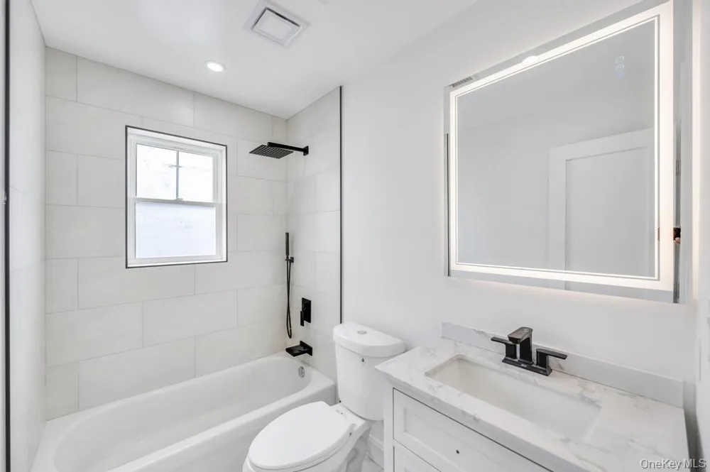 10 8th Avenue East Rockaway, NY 11518
