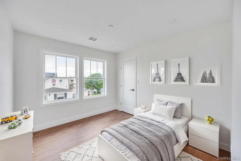 10 8th Avenue East Rockaway, NY 11518