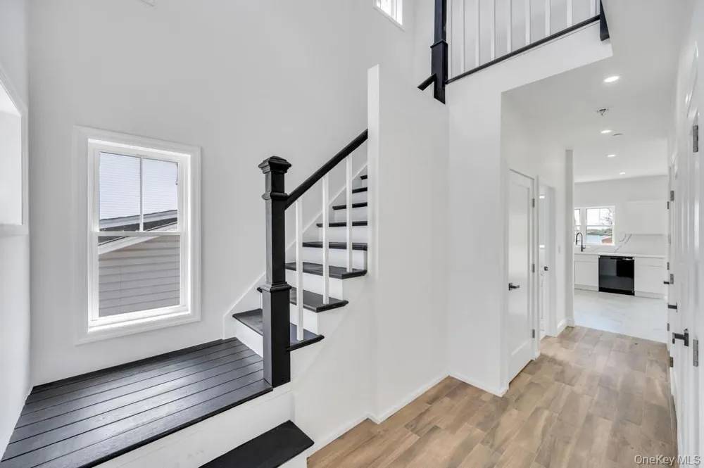 10 8th Avenue East Rockaway, NY 11518
