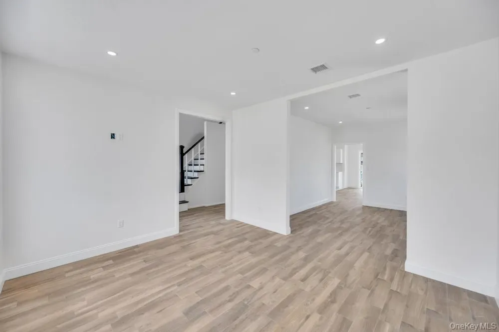 10 8th Avenue East Rockaway, NY 11518