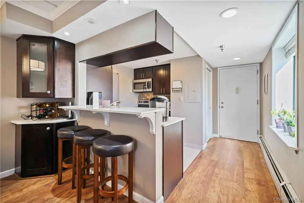 123 Mamaroneck Avenue #215 Mamaroneck, NY 10543