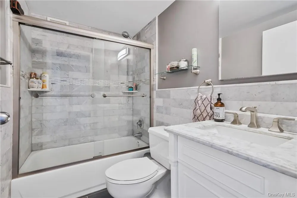 123 Mamaroneck Avenue #215 Mamaroneck, NY 10543