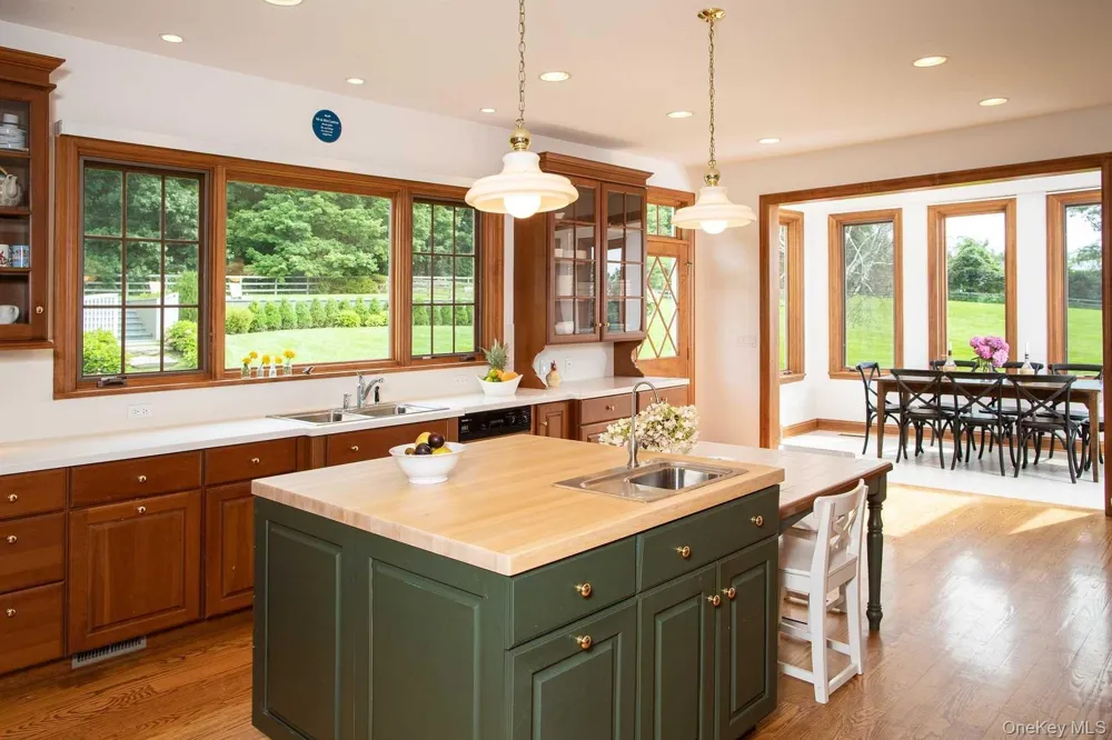 72 Mabbettsville Road Millbrook, NY 12545
