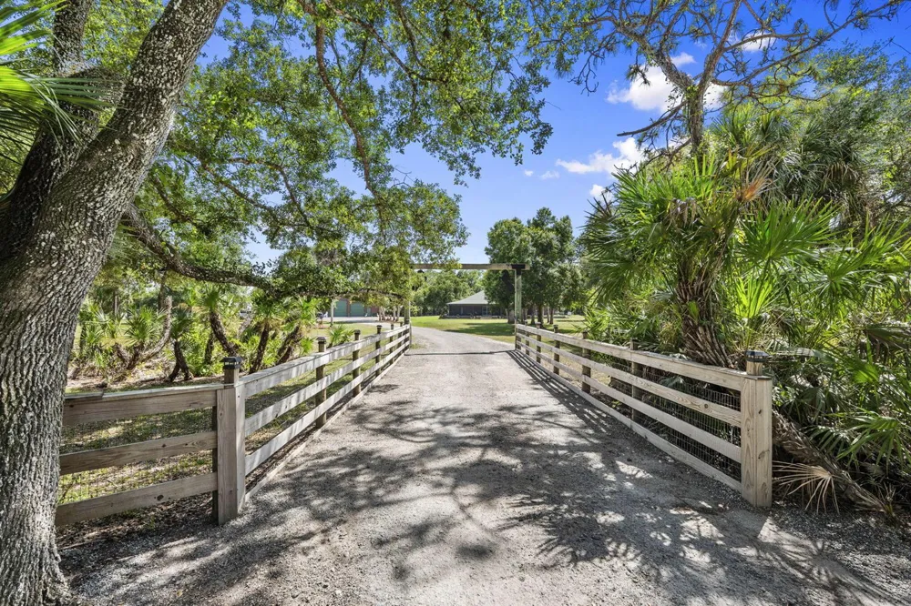 32801 Us Highway 441 #52 Okeechobee, FL 34972