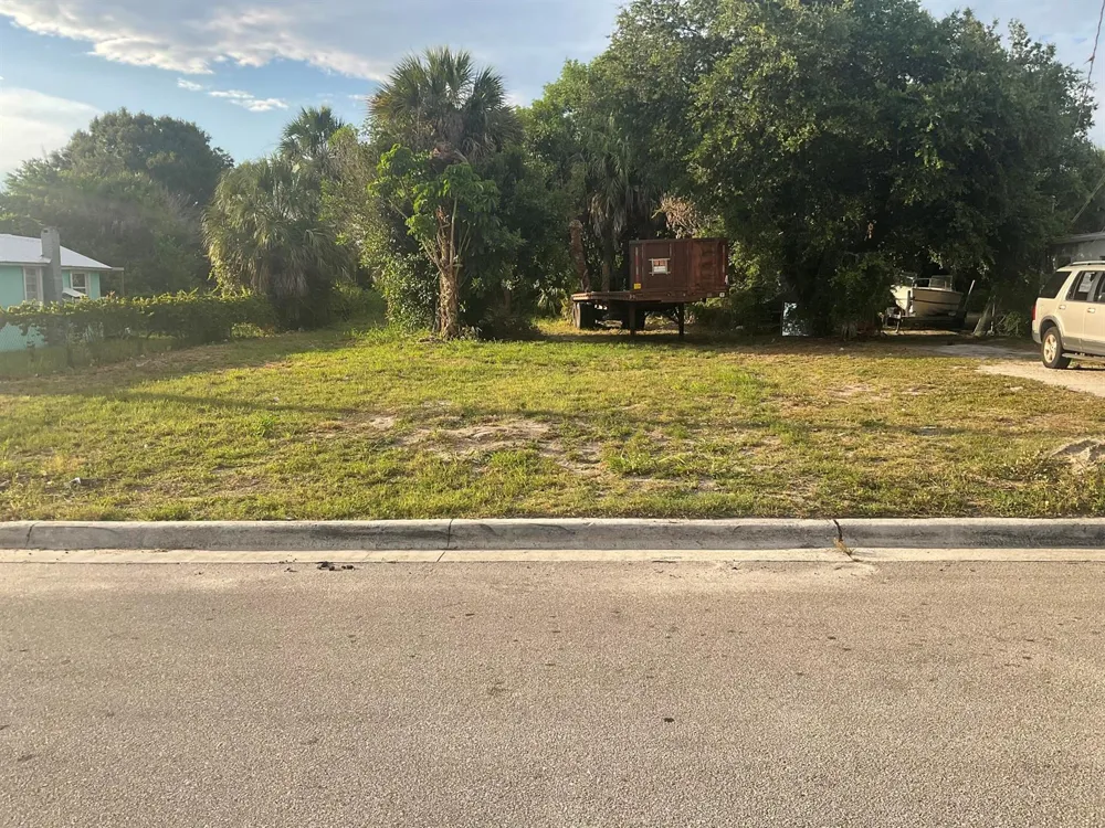 Avenue L Fort Pierce, FL 34950