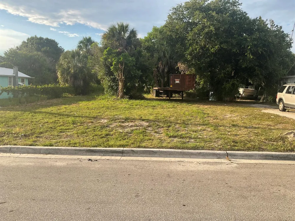 Avenue L Fort Pierce, FL 34950