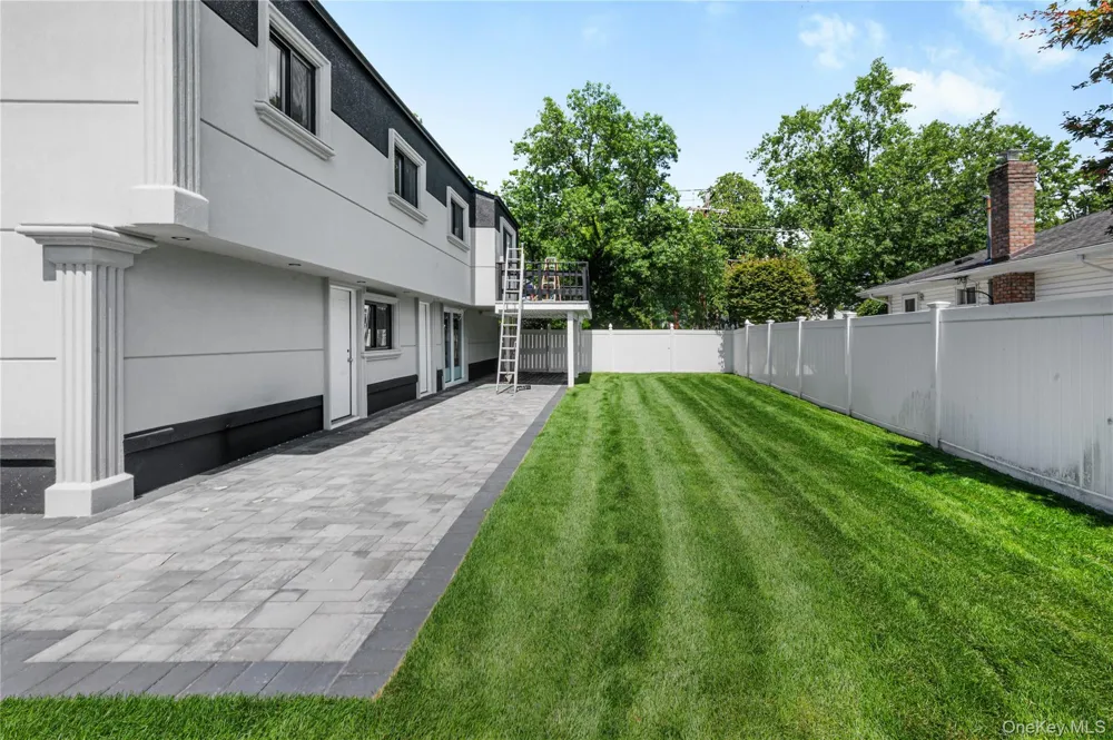 274 Central Park Road Plainview, NY 11803