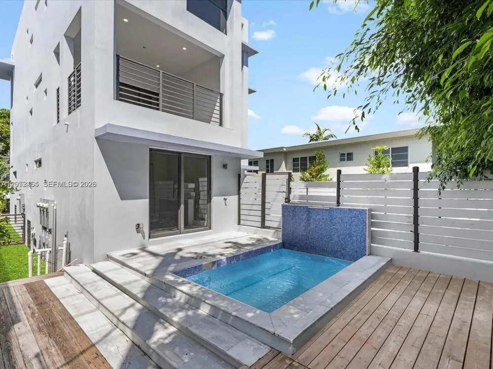 1134 71st St #3 Miami Beach, FL 33141