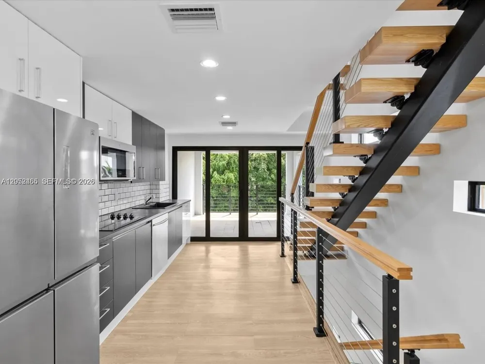 1134 71st St #3 Miami Beach, FL 33141