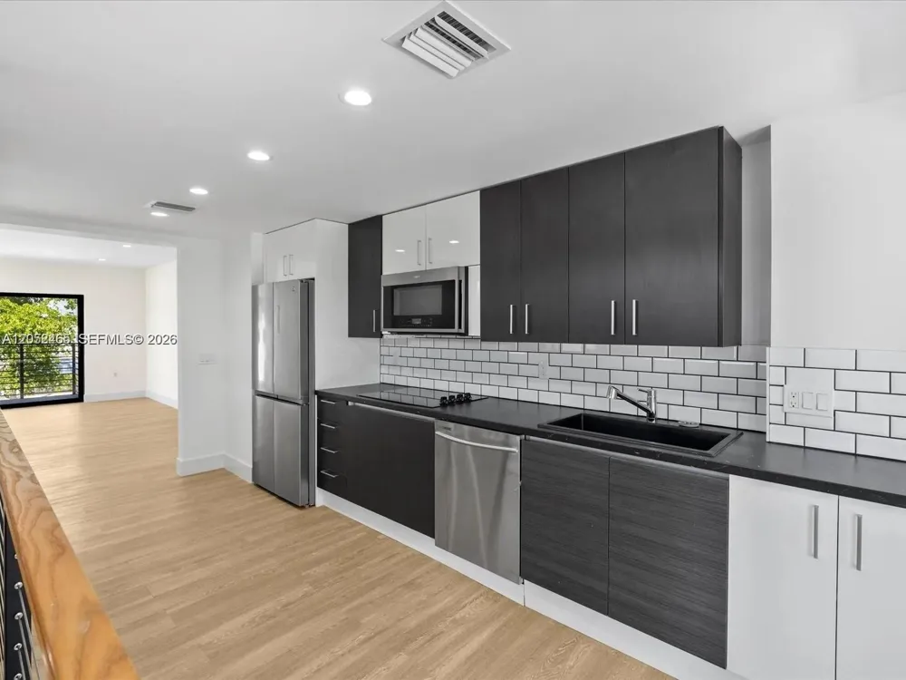 1134 71st St #3 Miami Beach, FL 33141