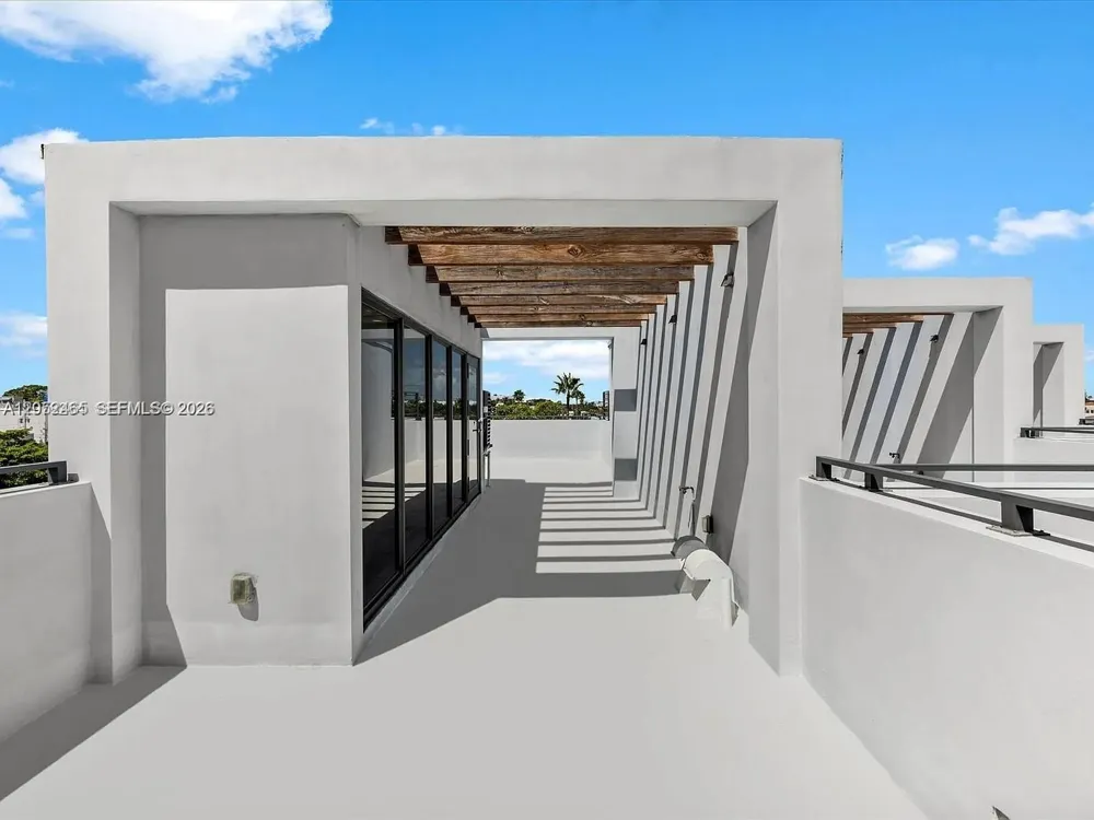 1134 71st St #3 Miami Beach, FL 33141